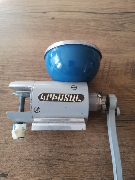 Rasnita de cafea manuala mecanica „Crystal” anii 1960